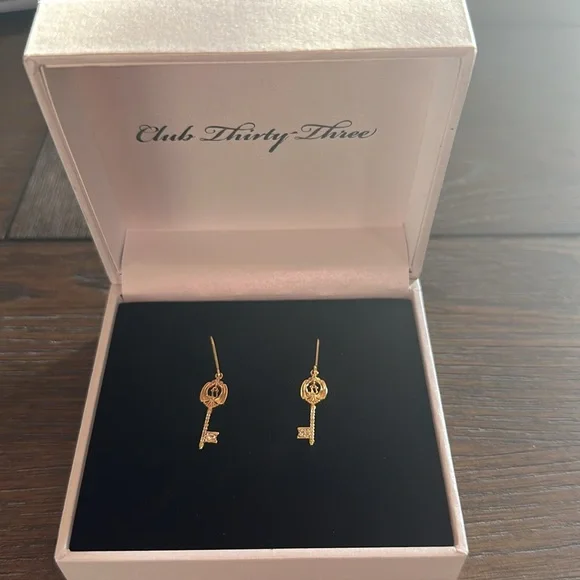 Club 33 Disneyland Exclusive Key Gold Earrings Rebecca Hook 🔑💙 - Picture 5 of 15
